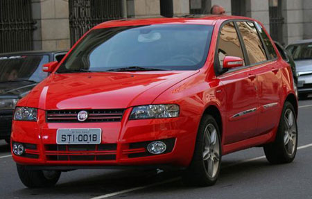 Fiat Stilo 2008. Sem muitas mudanças no visual.